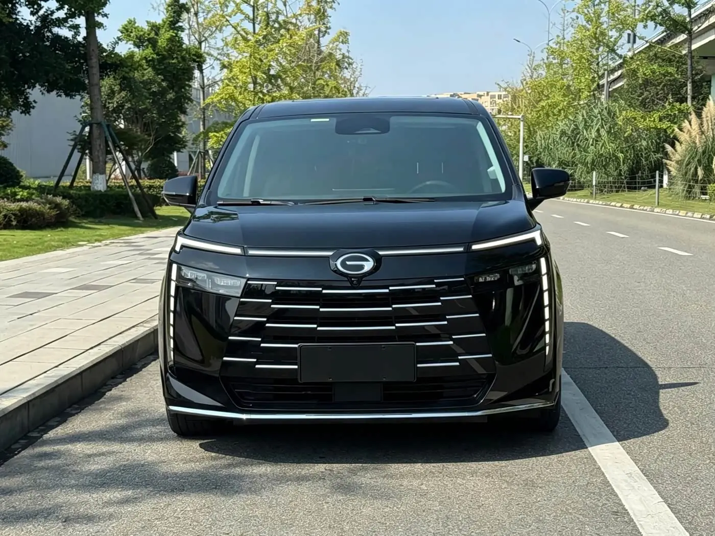 GAC Trumpchi Trumpchi E8 NEV 2024 — Photo 3/14