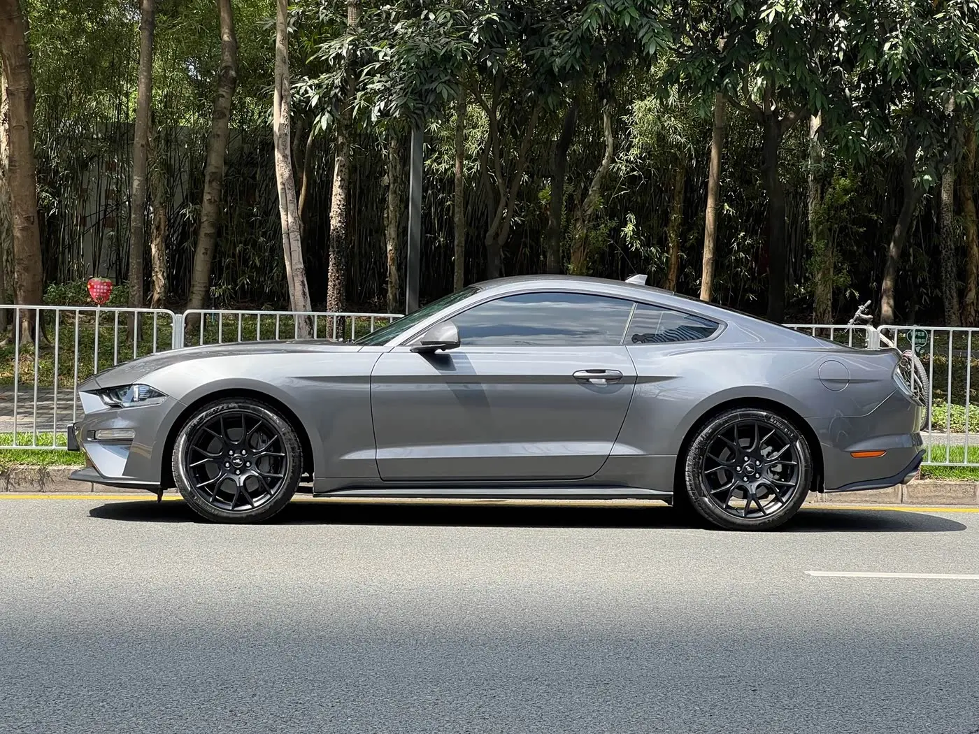 Ford Mustang 2023 — Фото 4/17