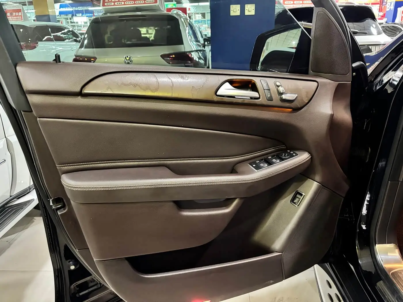 Mercedes-Benz GLE 2017 — Photo 6/14