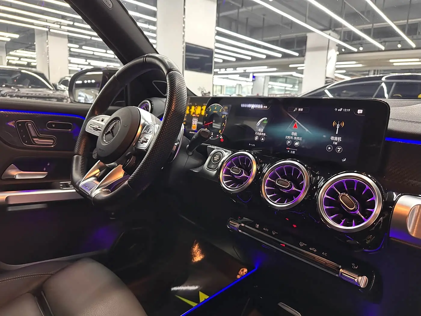 Mercedes-Benz GLB AMG 2023 — Photo 14/20