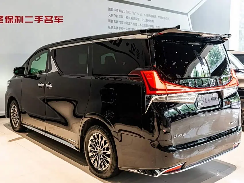Lexus LM 2022 — Photo 3/20