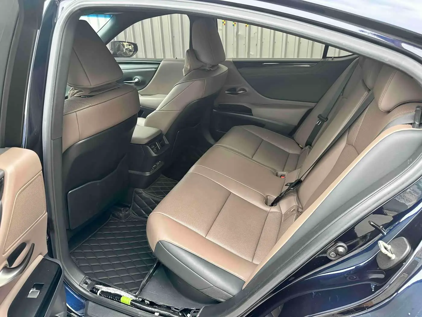 Lexus ES 2022 — Photo 12/20