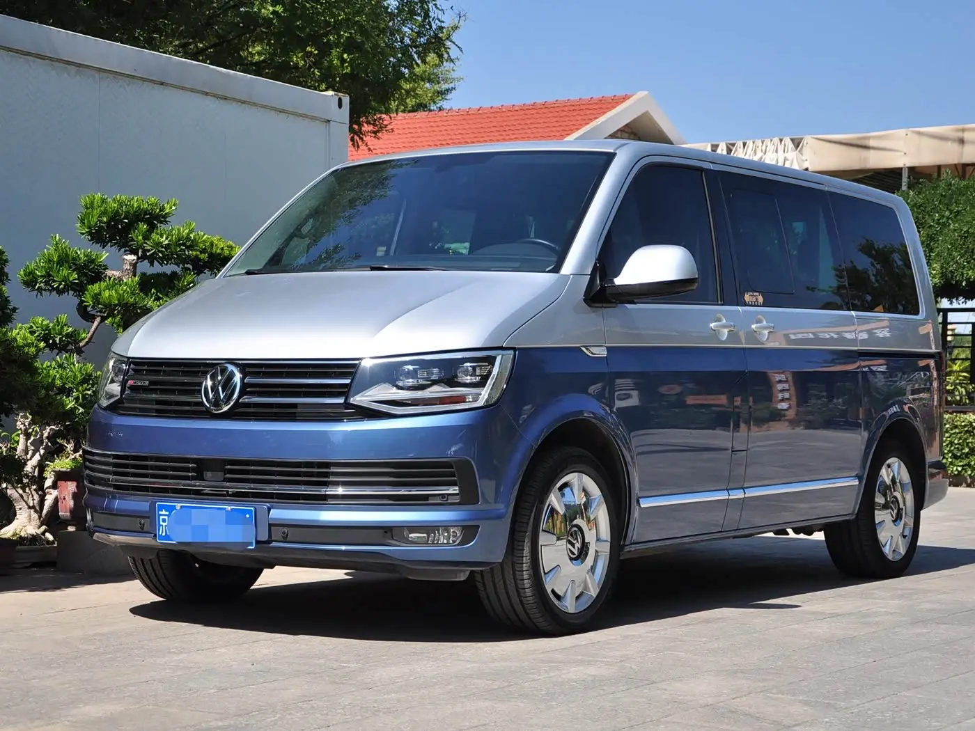 Volkswagen Multivan 2019 — Photo 1/15