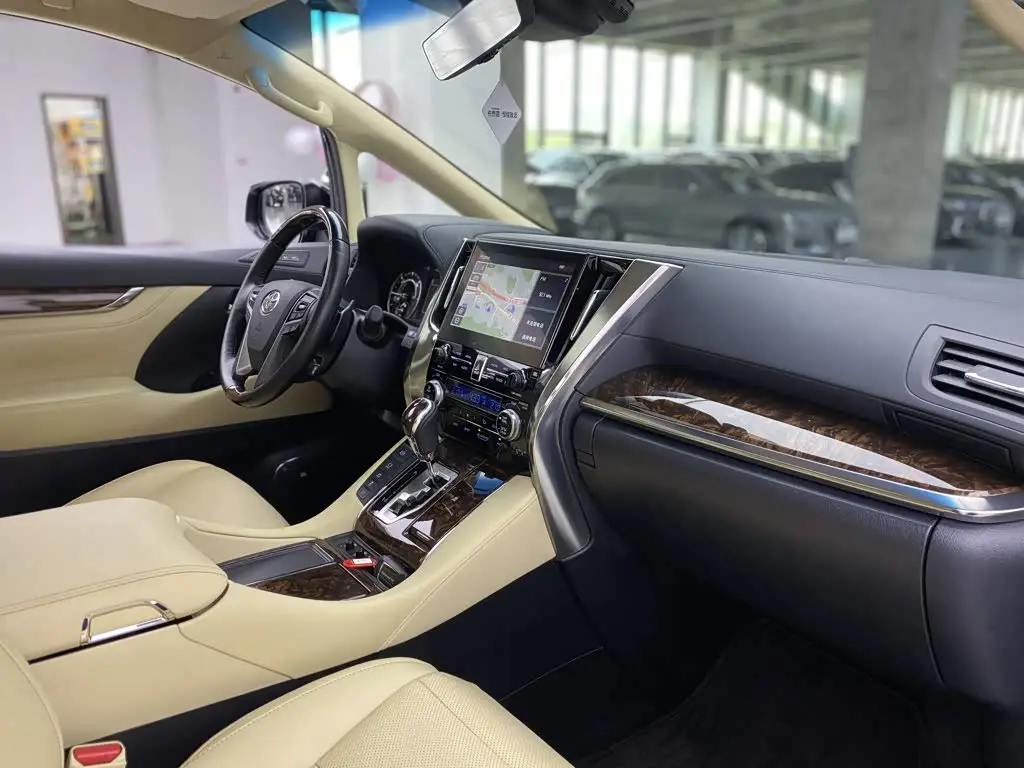 Toyota Alphard 2022 — Photo 19/20