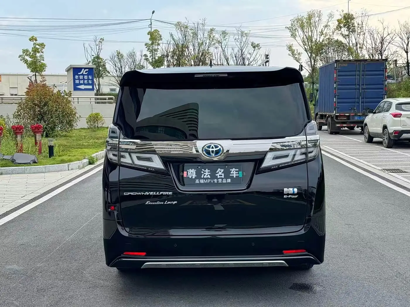 Toyota Vellfire 2022 — Photo 5/9
