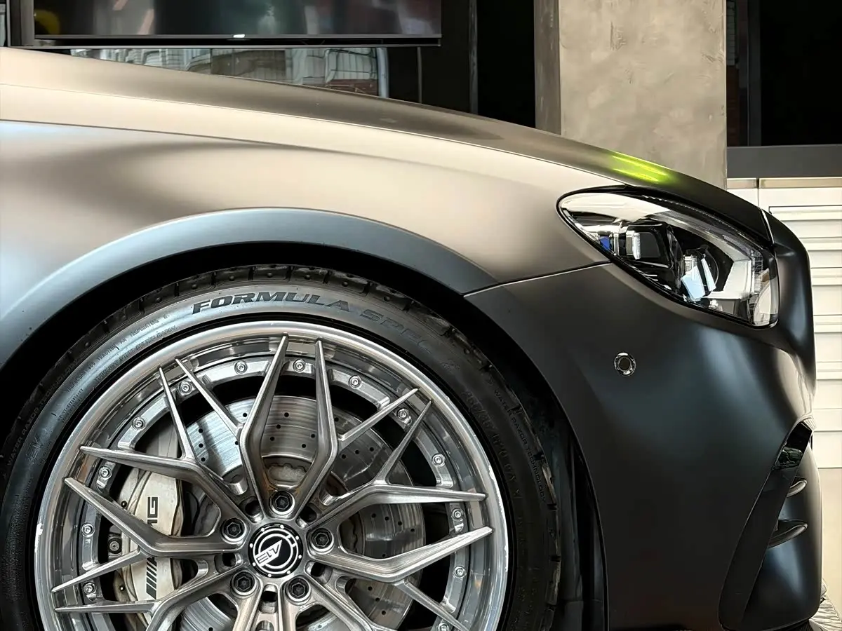 Mercedes-Benz E-Class AMG 2021 — Photo 2/9