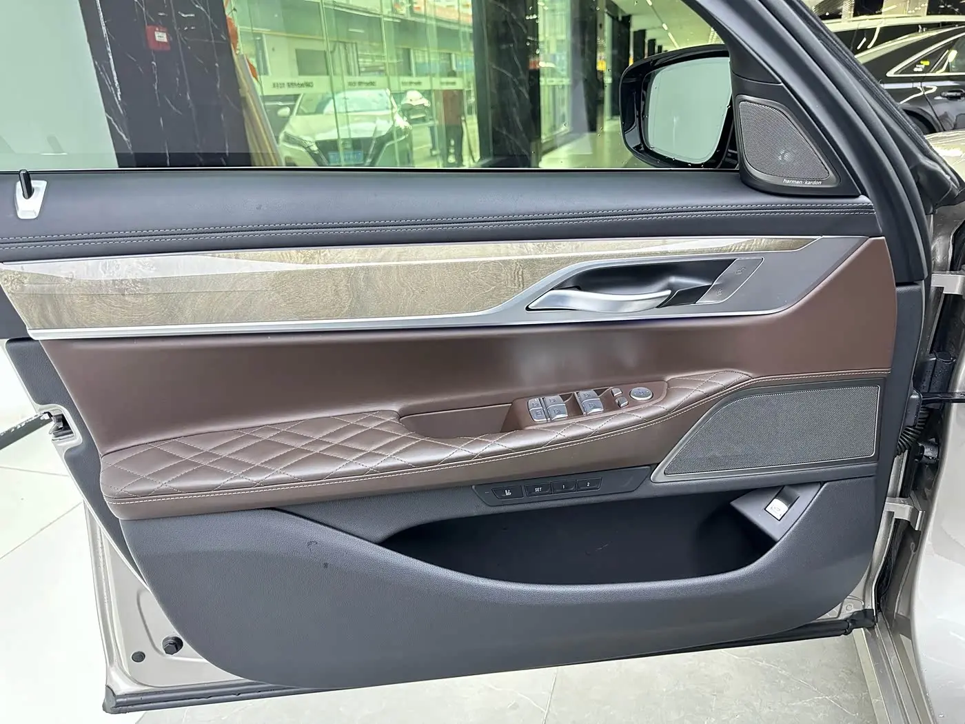 BMW 7 Series 2022 — Photo 14/20