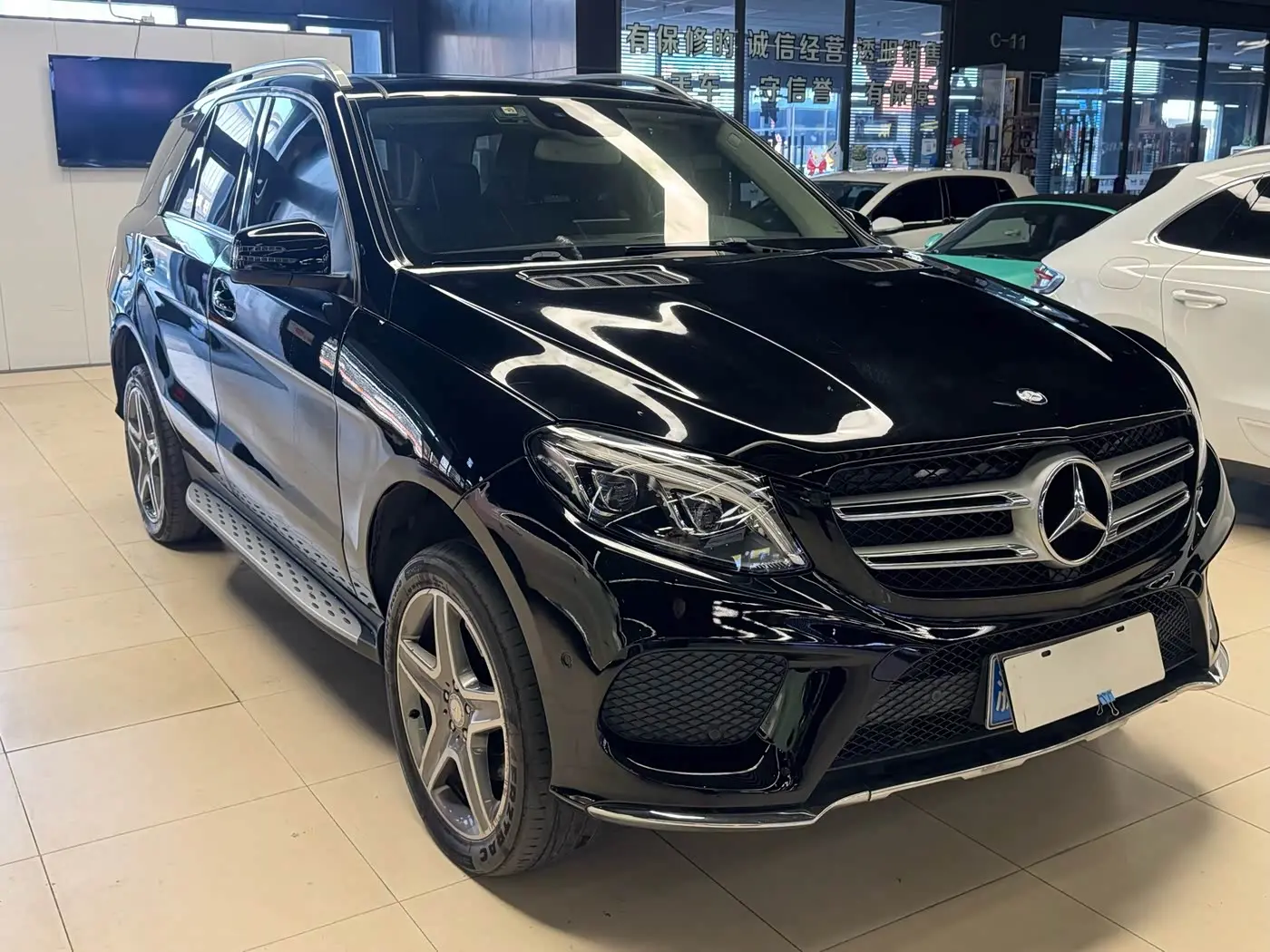 Mercedes-Benz GLE 2017 — Photo 12/20