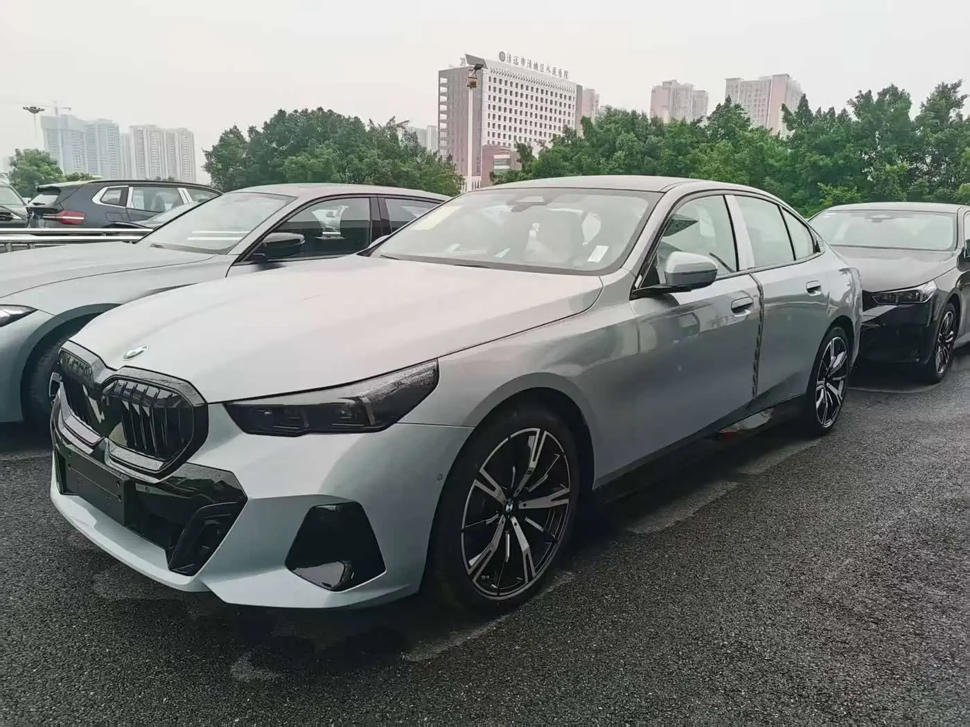 BMW 5 Series 2025 — Photo 1/2