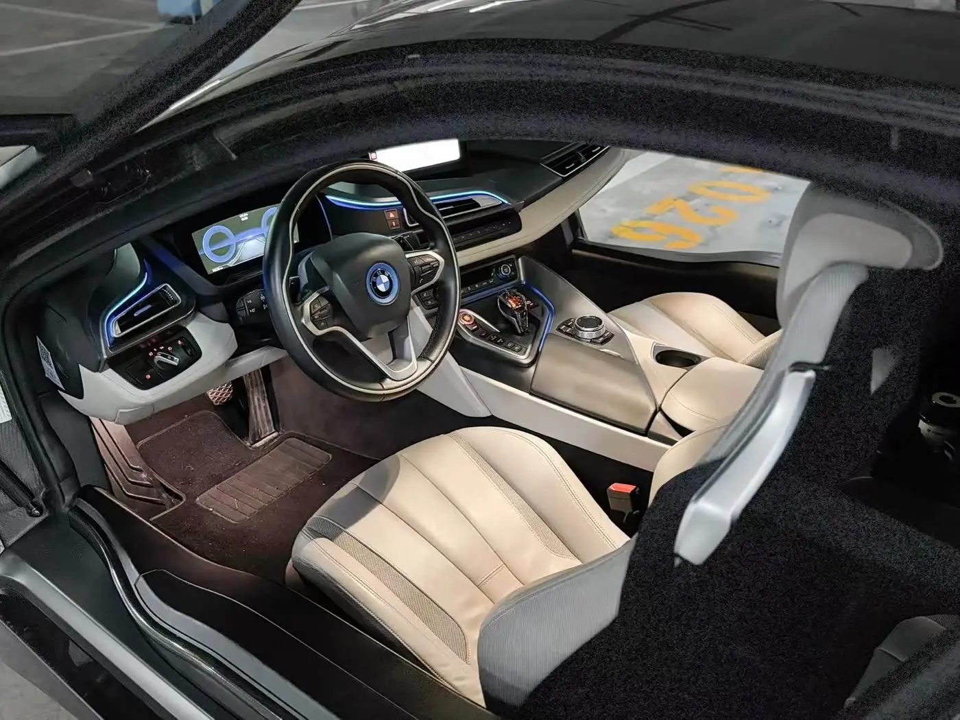 BMW i8 2018 — Photo 17/18