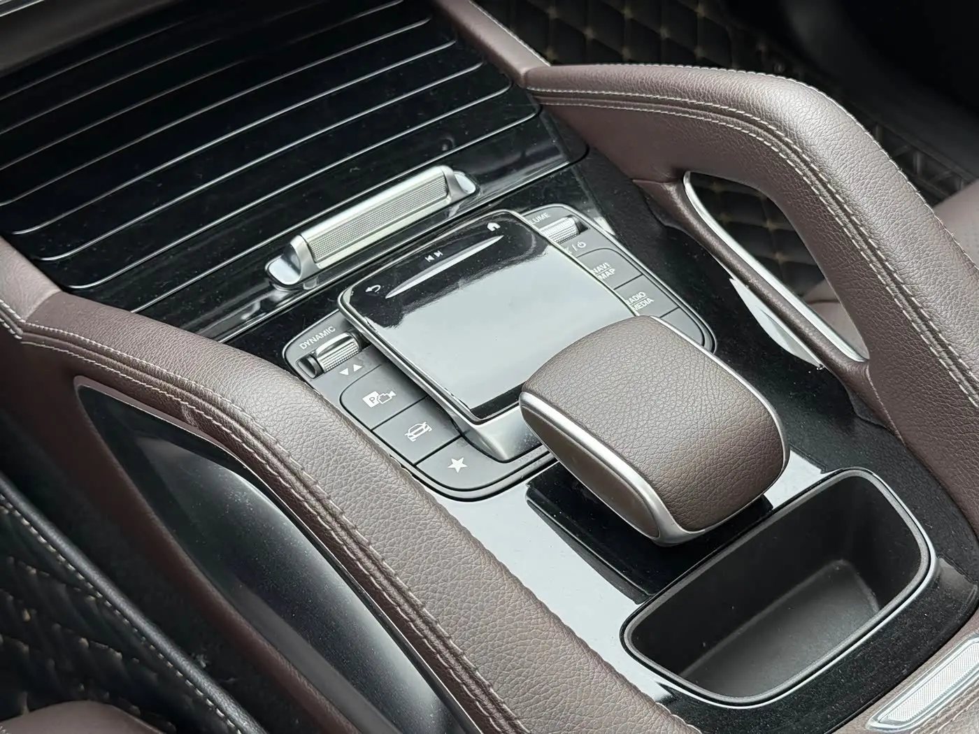 Mercedes-Benz GLE 2022 — Photo 13/19