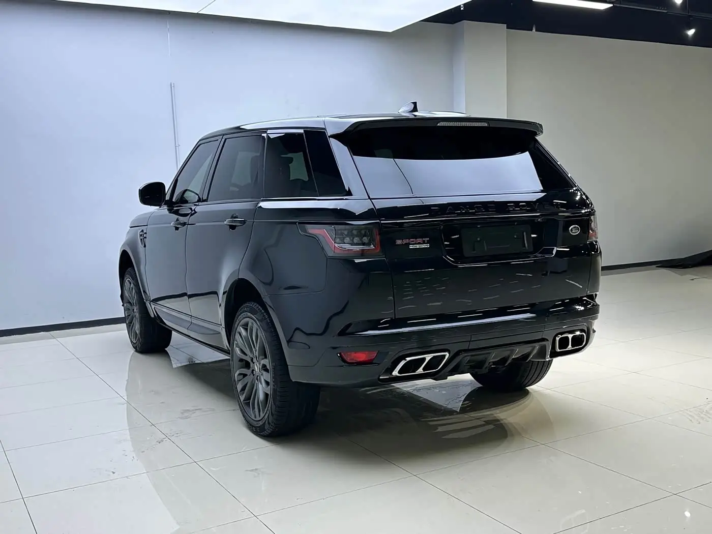 Land Rover Range Rover Sport 2017 — Photo 16/17