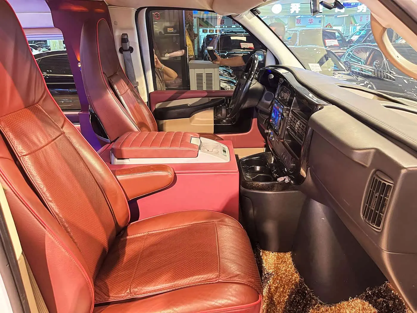 GMC Savana 2013 — Photo 16/20