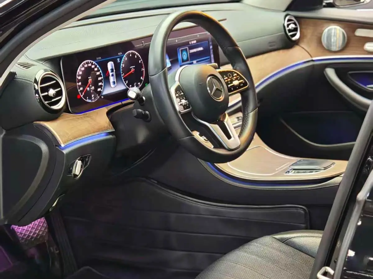 Mercedes-Benz E-Class 2020 — Photo 17/17
