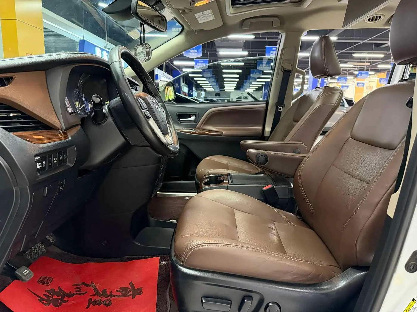 Toyota Sienna 2018 — Photo 6/20