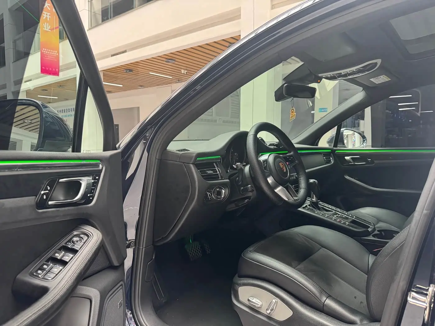 Porsche Macan 2019 — Фото 8/20