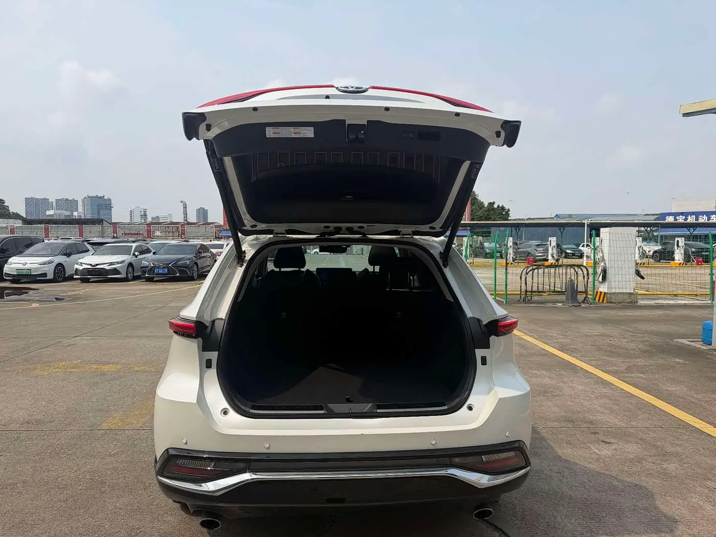 Toyota Venza 2023 — ფოტო 7/20