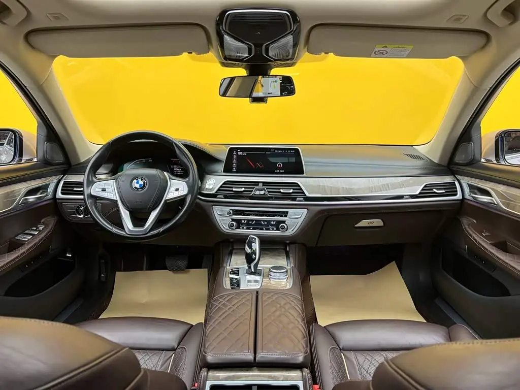 BMW 7 Series 2020 — ფოტო 14/20