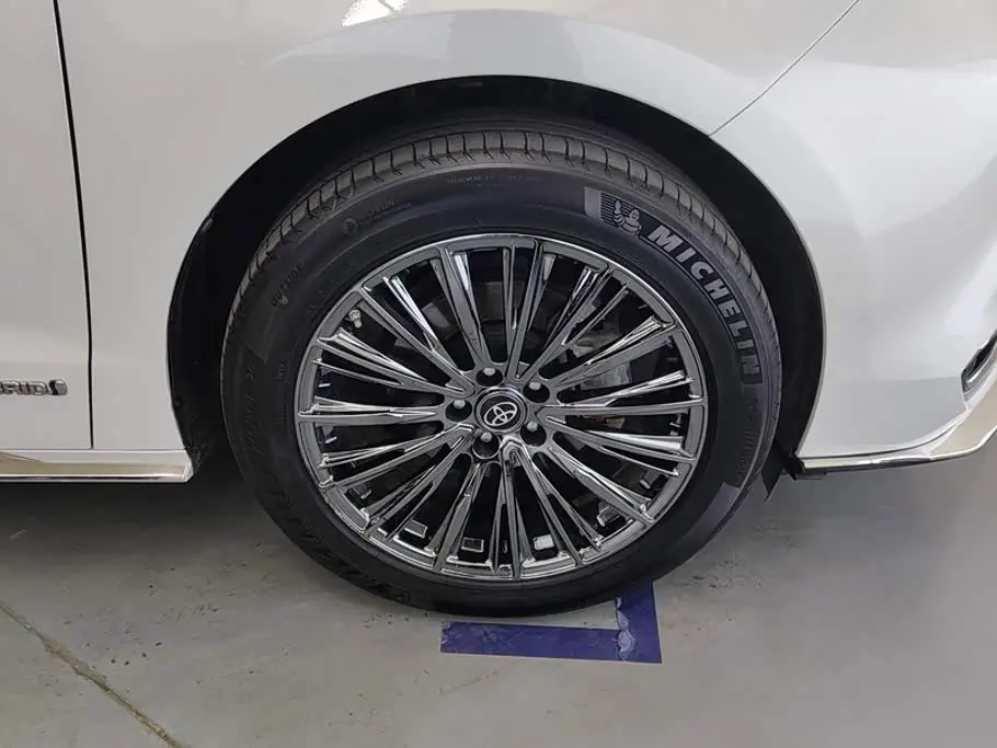 Toyota Sienna 2024 — Şəkil 6/16
