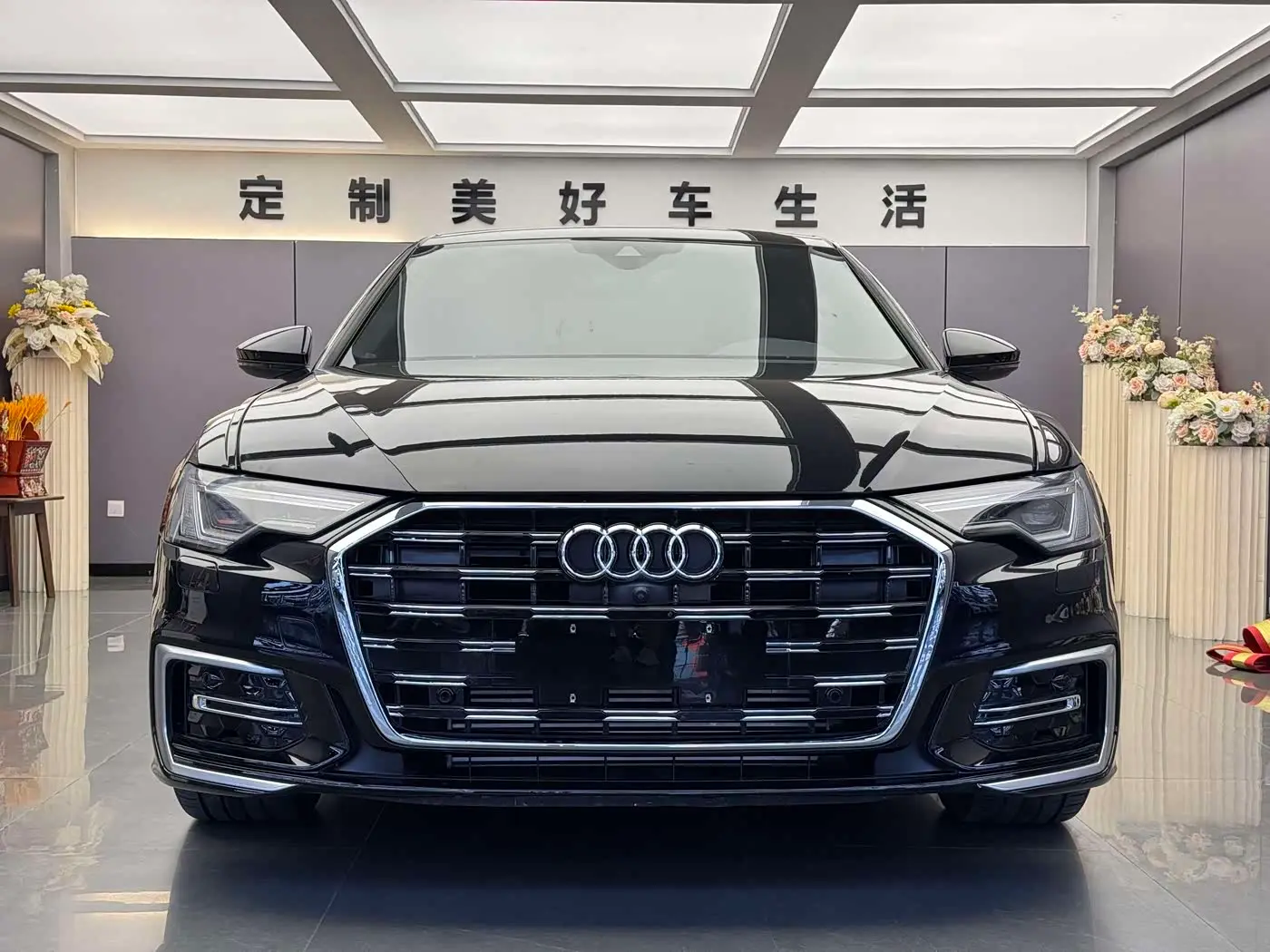 Audi A6L 2025 — Photo 2/14
