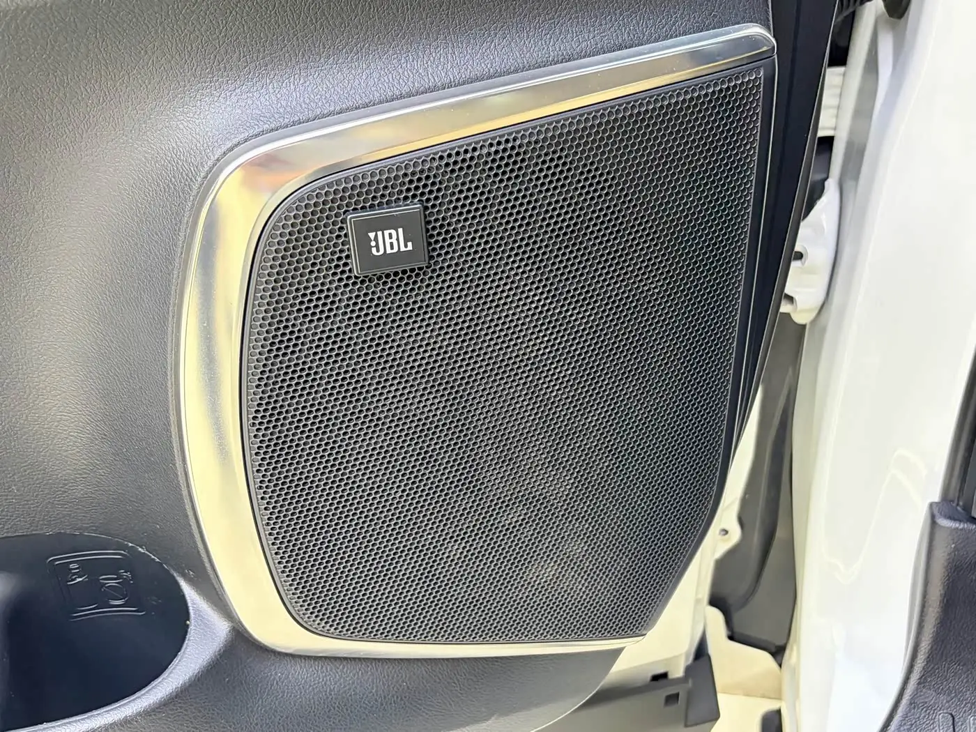 Toyota Vellfire 2022 — Photo 14/20