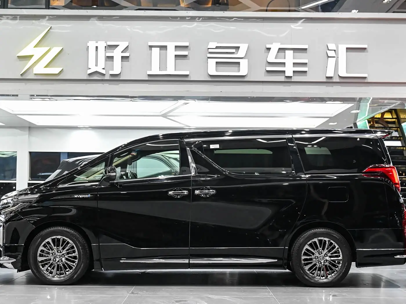 Toyota Alphard 2022 — Фото 4/20