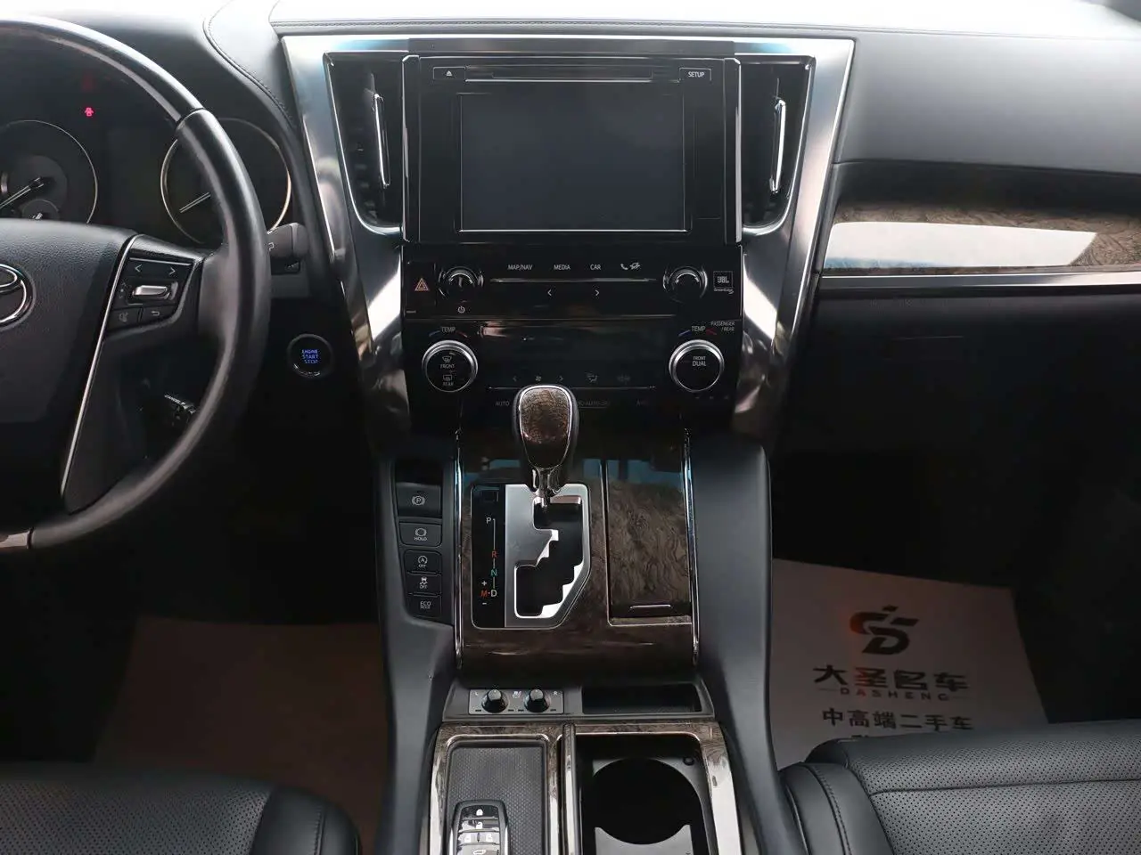 Toyota Alphard 2018 — Photo 9/20