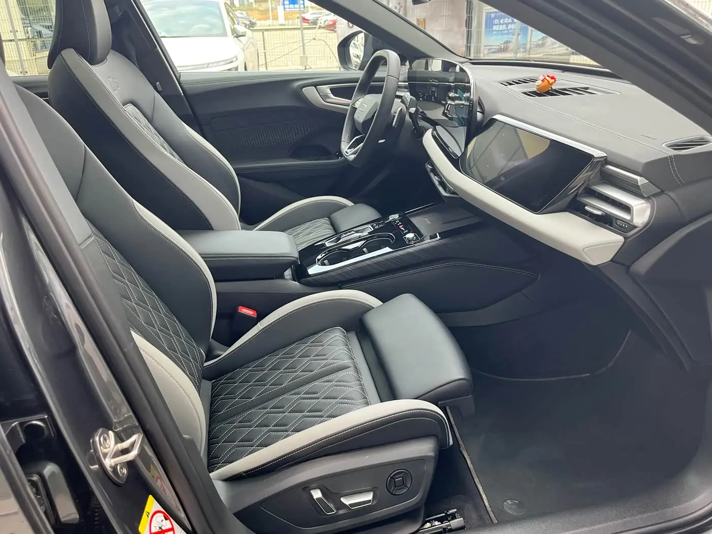 Audi A5L 2025 — Photo 16/18