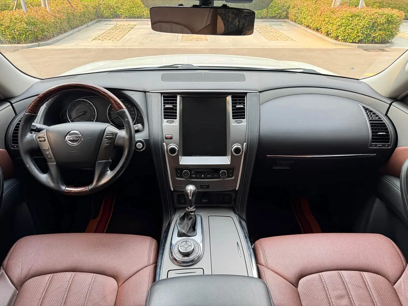 Nissan Patrol 2019 — Photo 7/13