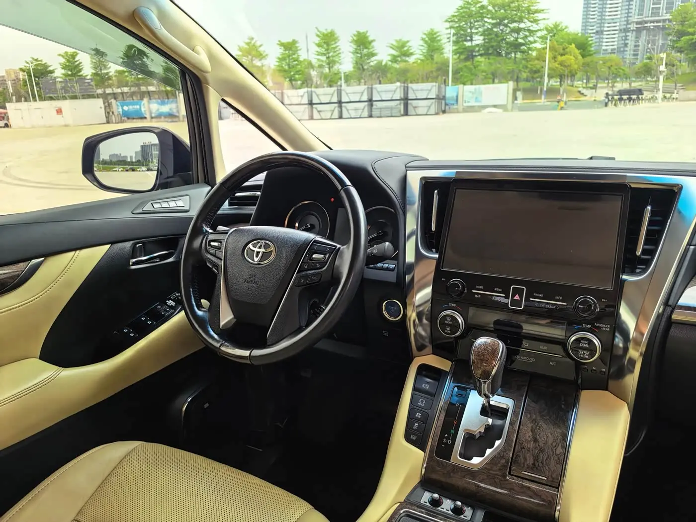 Toyota Vellfire 2020 — Photo 9/20