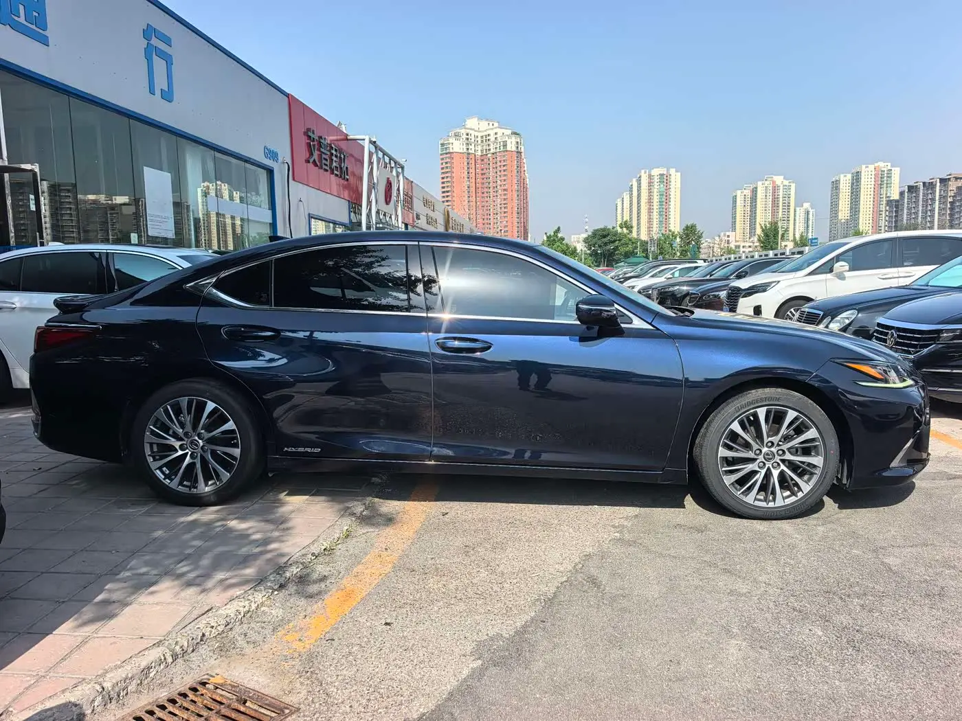 Lexus ES 2018 — Фото 16/16