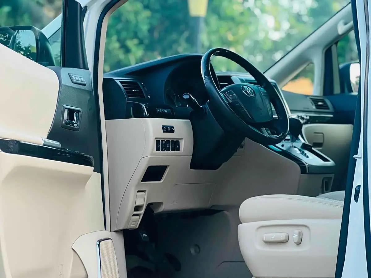 Toyota Alphard 2012 — Photo 4/12