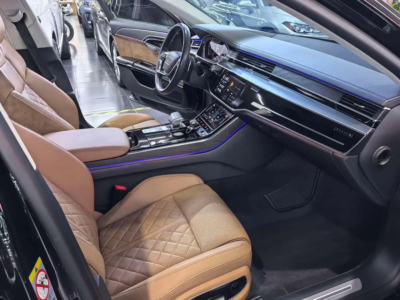 Audi A8 2022 — Photo 10/14