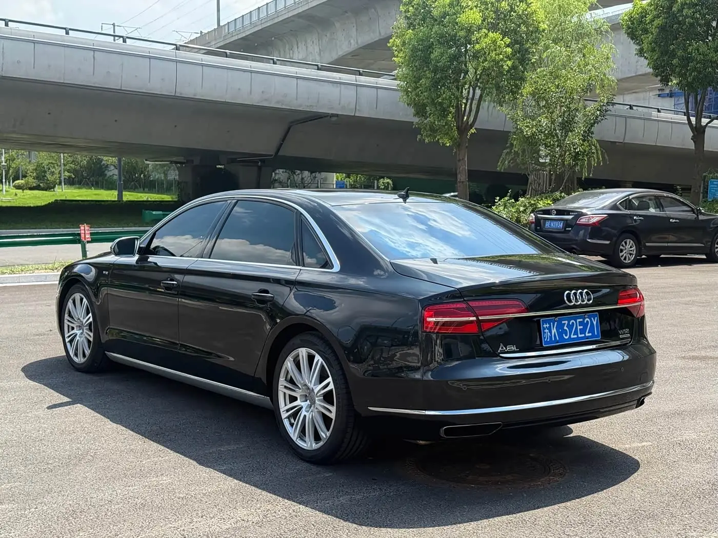 Audi A8 2011 — Photo 3/15