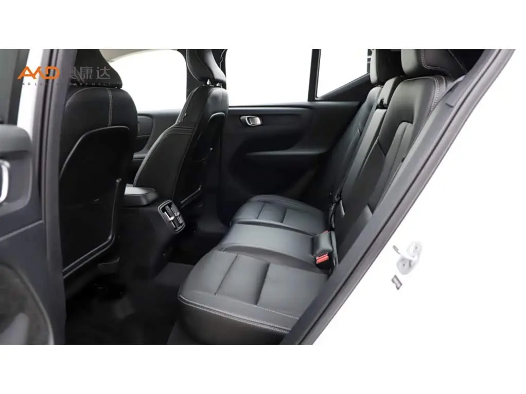 Volvo XC40 2022 — Фото 7/10