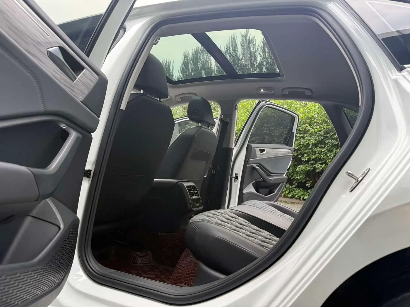 Volkswagen Sagitar 2023 — Photo 12/20