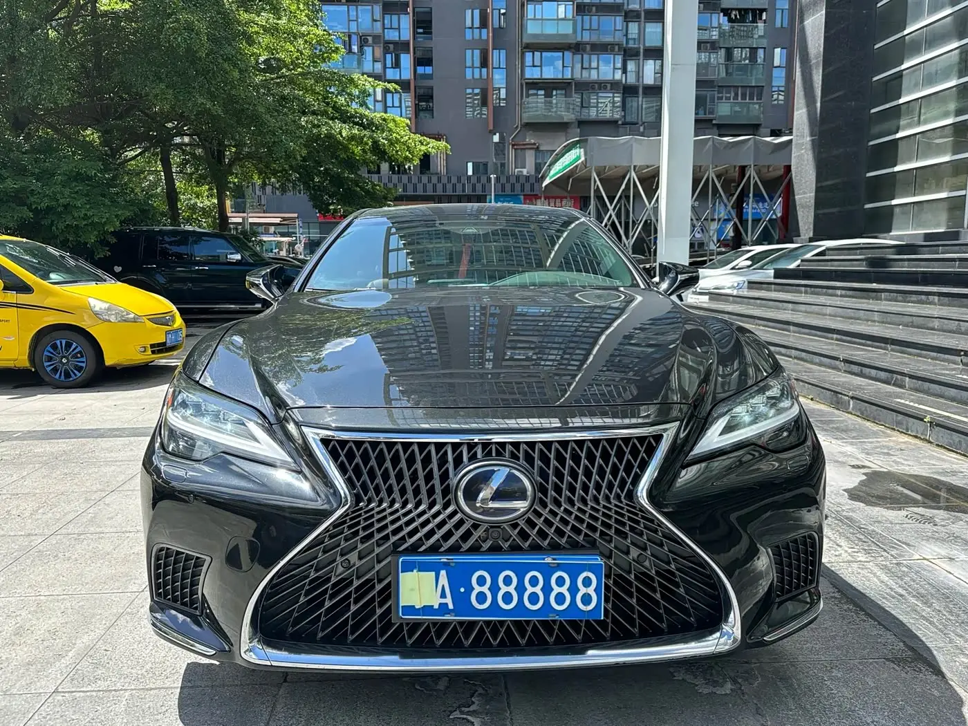 Lexus LS 2021 — Photo 2/9