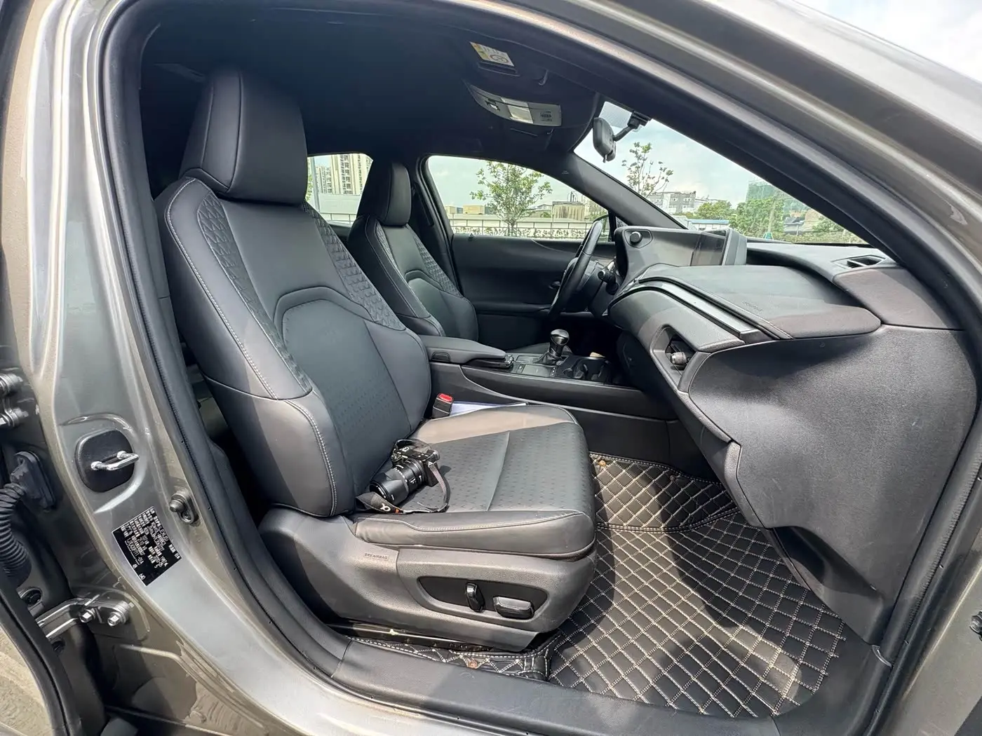 Lexus UX 2020 — Фото 11/19