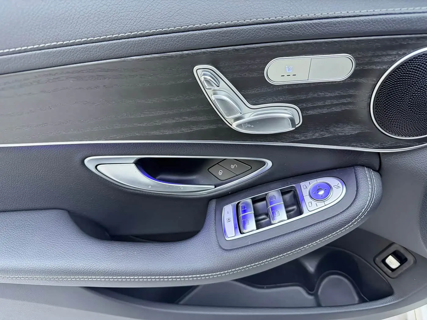 Mercedes-Benz C-Class 2022 — Photo 8/20