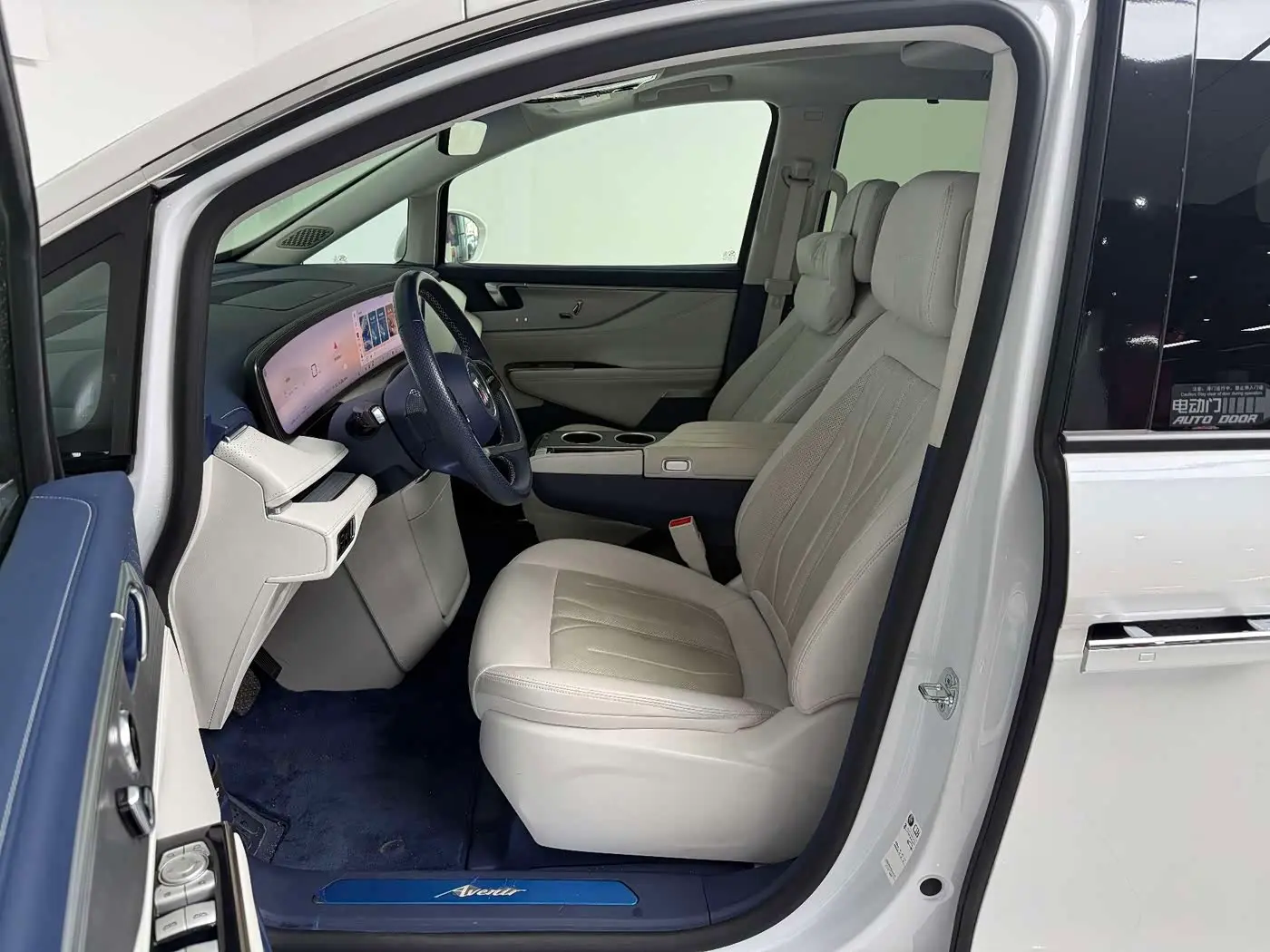 Buick GL8 New Energy 2024 — Photo 10/16