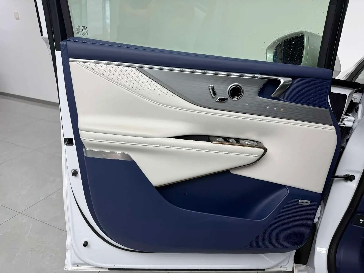 Buick GL8 New Energy 2024 — Photo 13/16