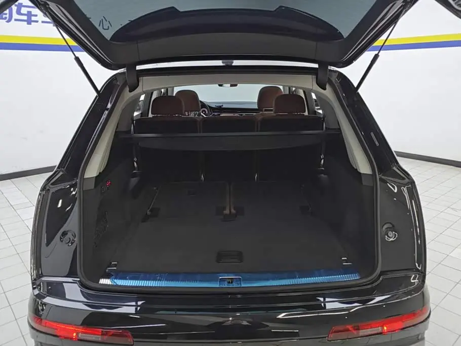 Audi Q7 2021 — Photo 4/16