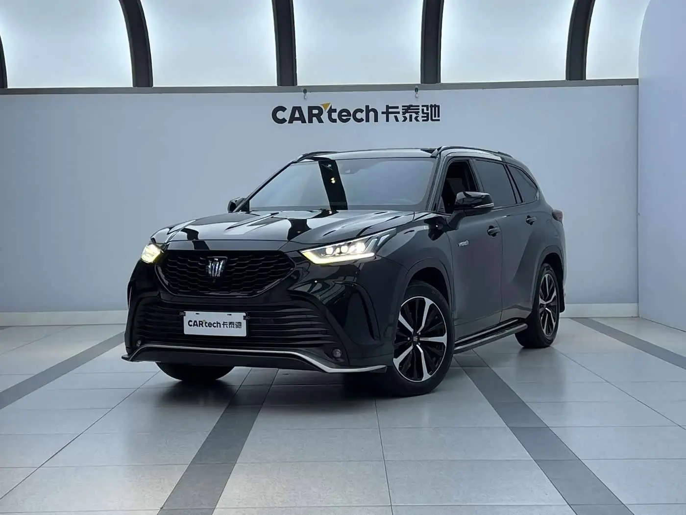 Toyota Crown Kluger 2024 — Şəkil 1/9