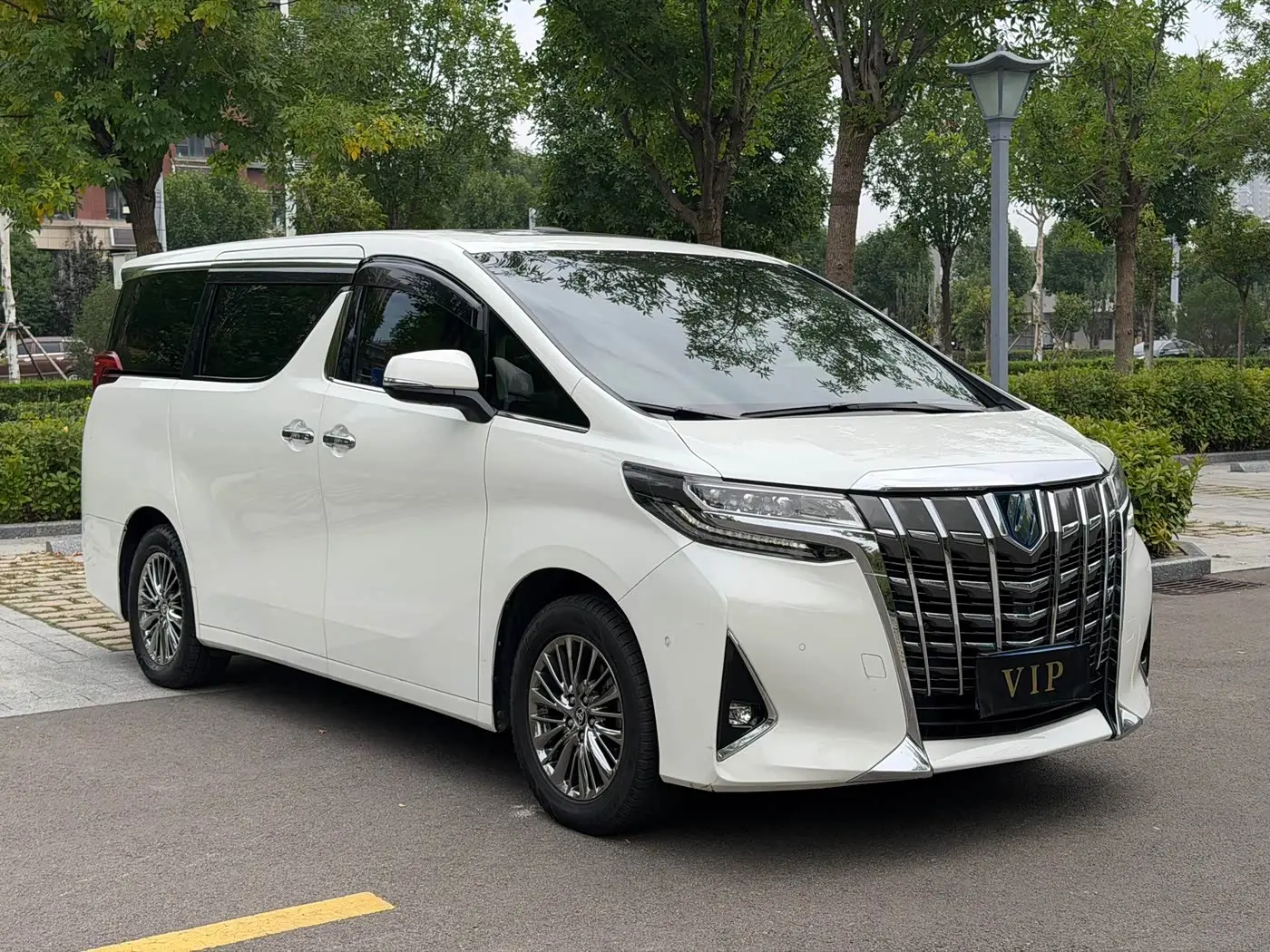 Toyota Alphard 2024 — Photo 3/20