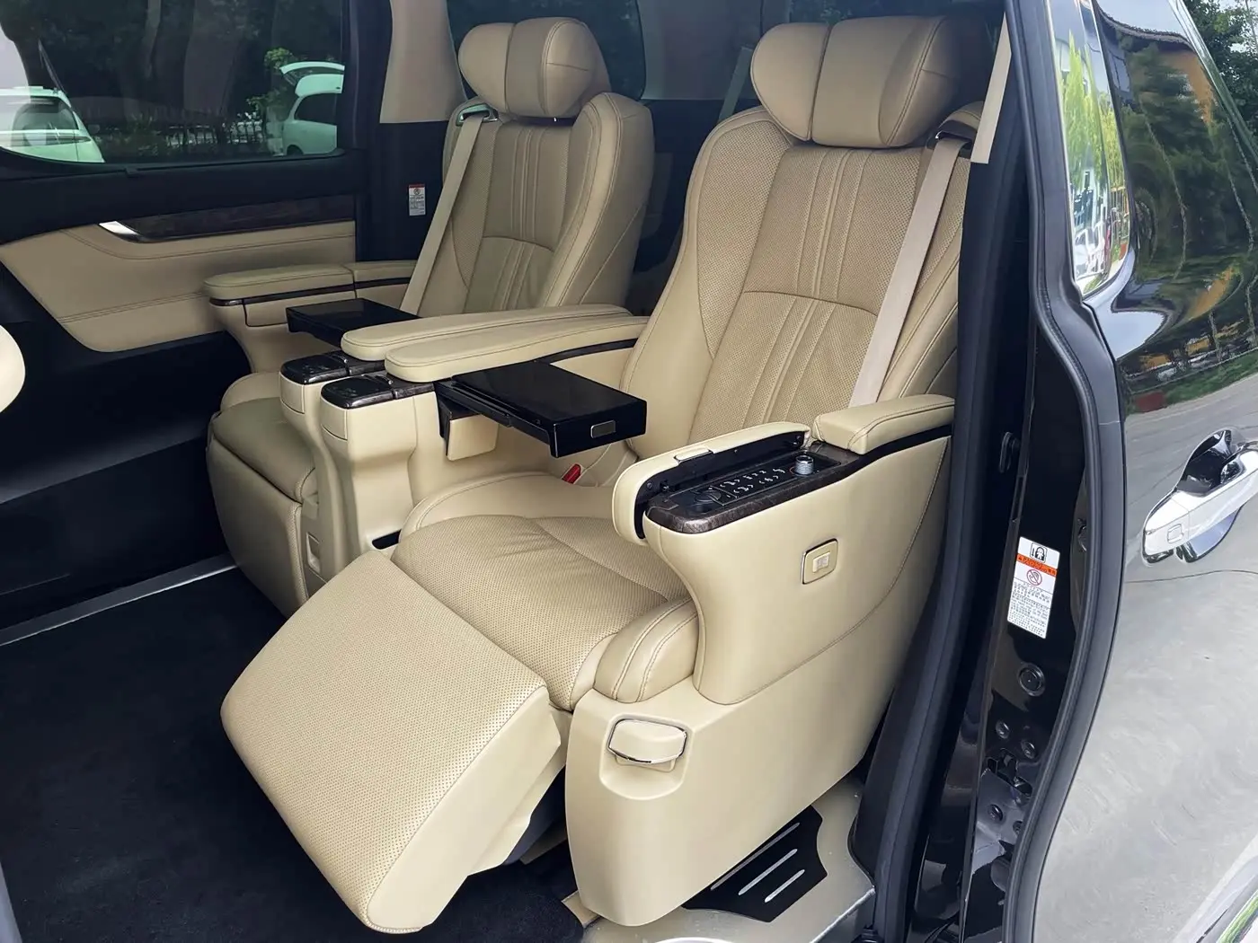 Toyota Alphard 2021 — Photo 14/19