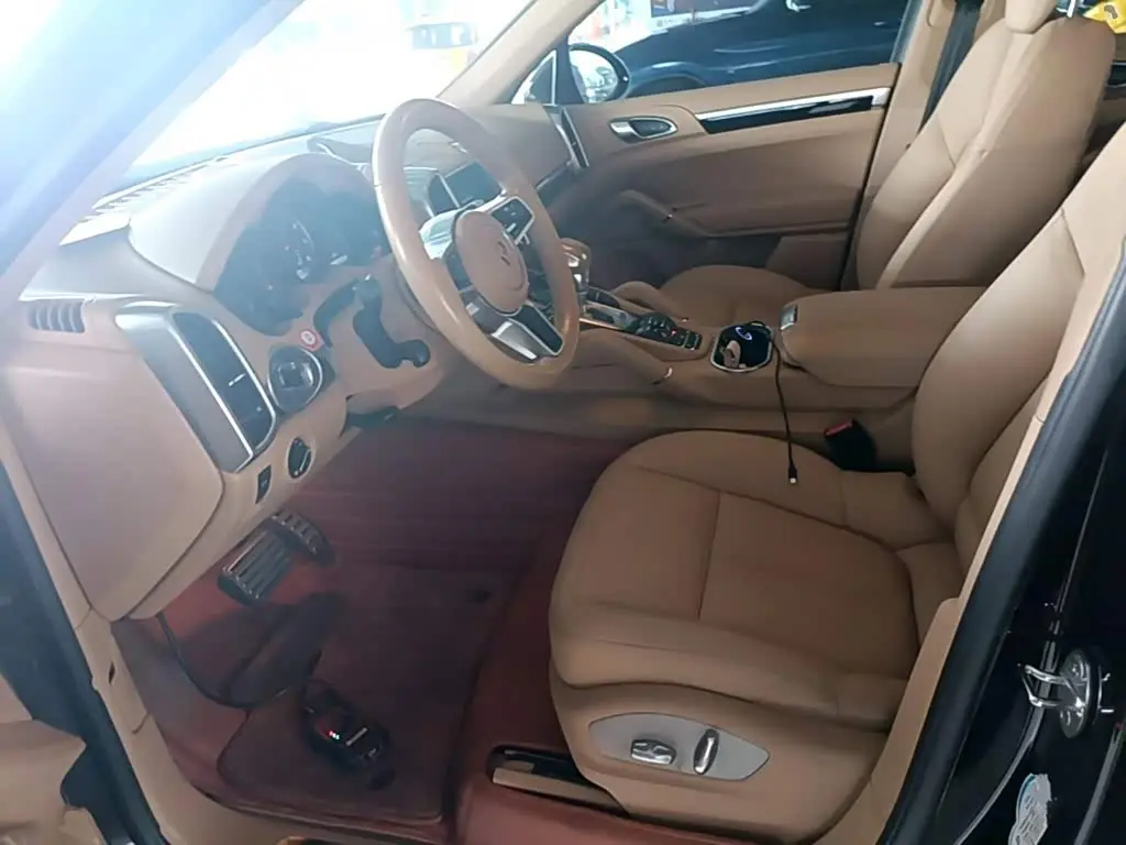 Porsche Cayenne 2018 — Şəkil 15/20