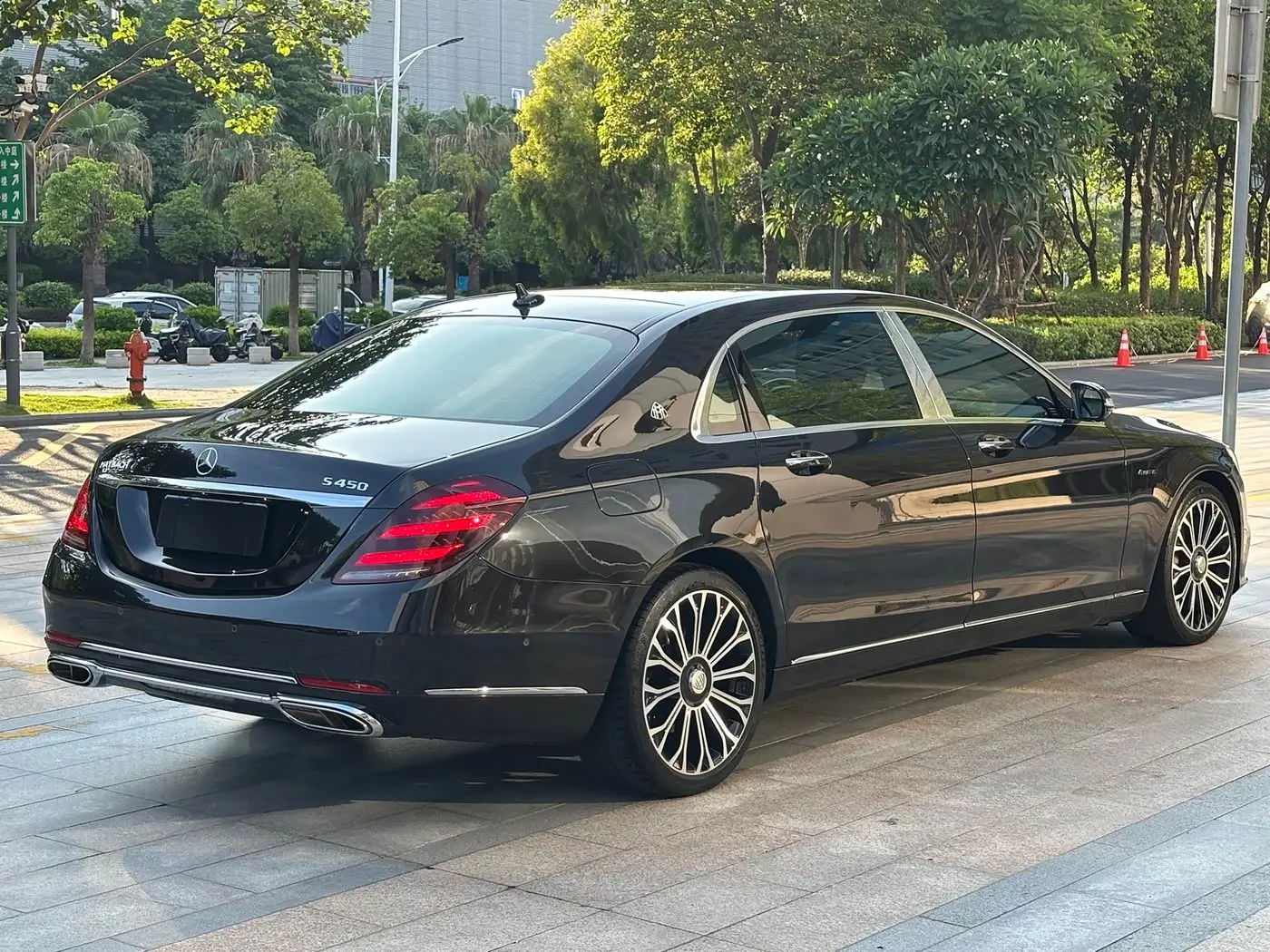 Mercedes-Benz Maybach S-Class 2020 — Photo 16/16