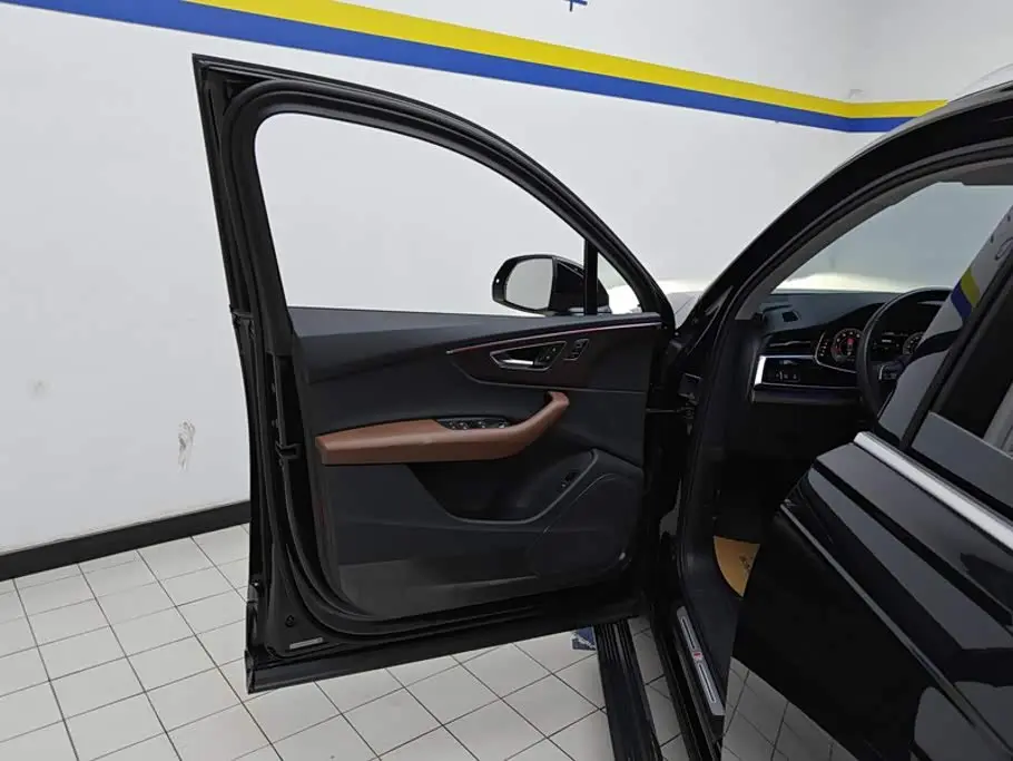 Audi Q7 2021 — Photo 7/16