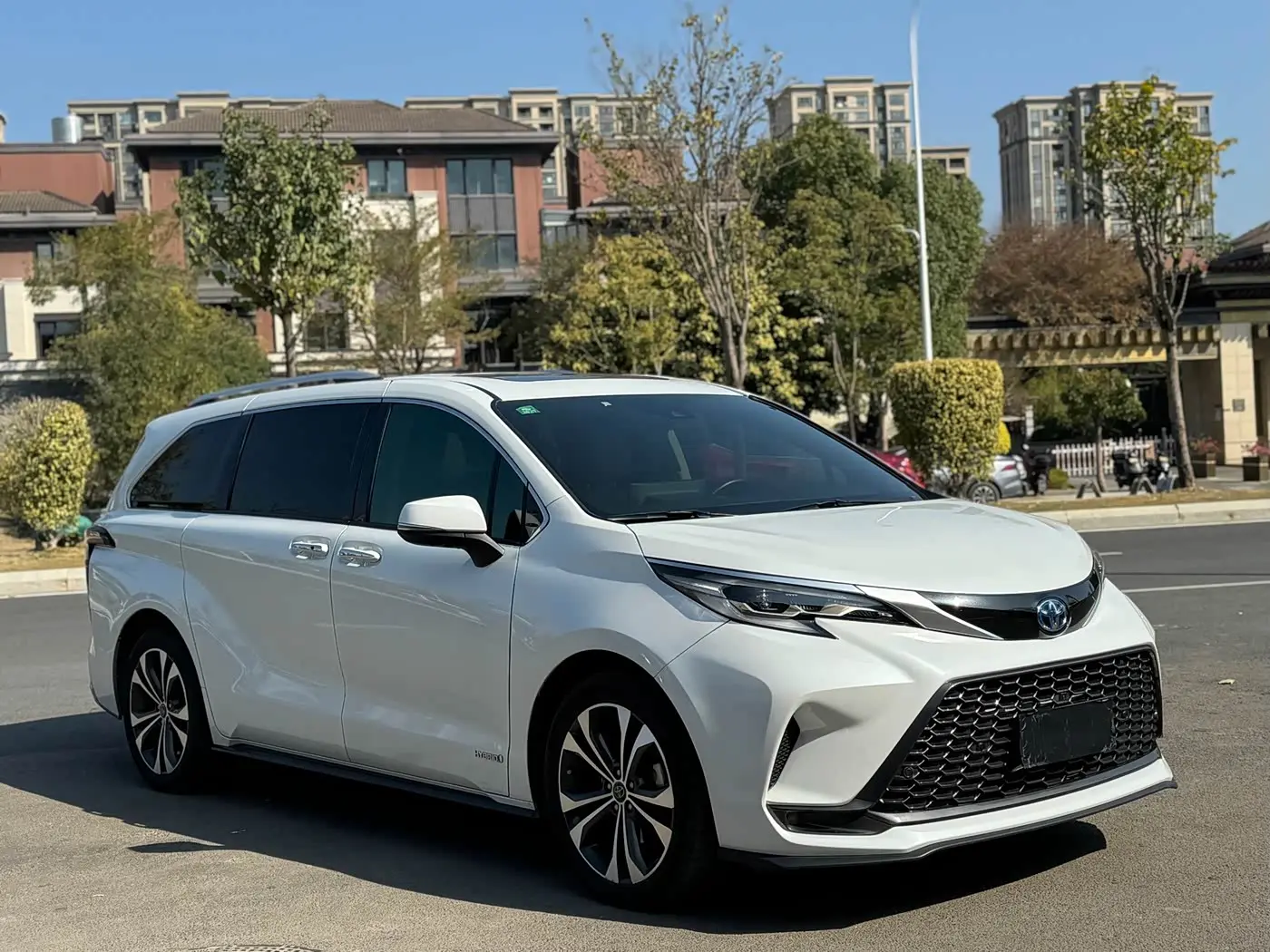 Toyota Granvia 2023 — Фото 3/17