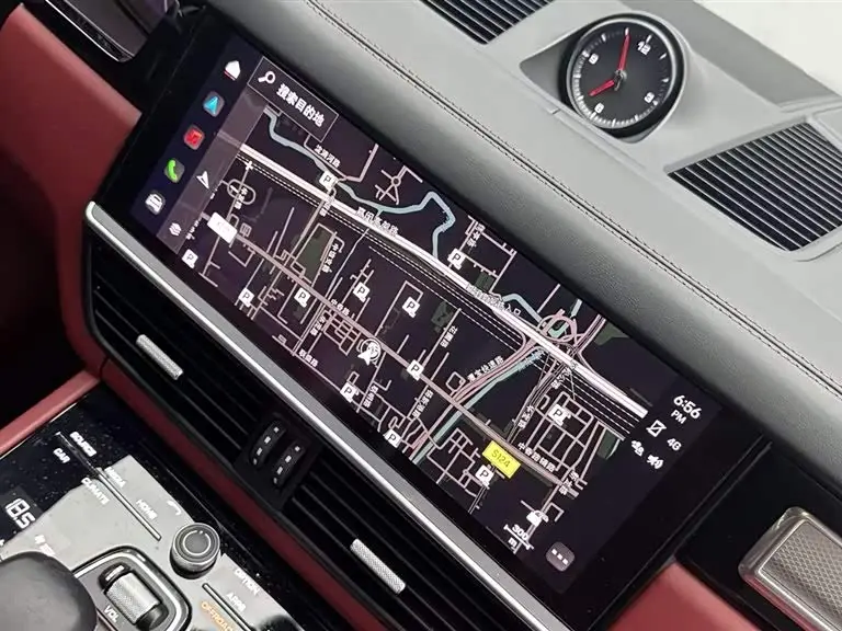 Porsche Cayenne 2023 — Photo 9/17